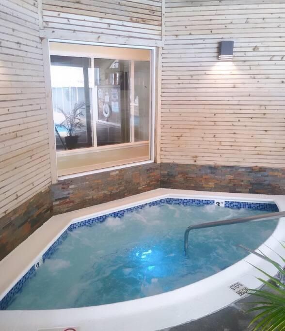 Cozy French Style Villa- 3 Bed-Casino-Pools-Jacuzzi 诺维奇 外观 照片